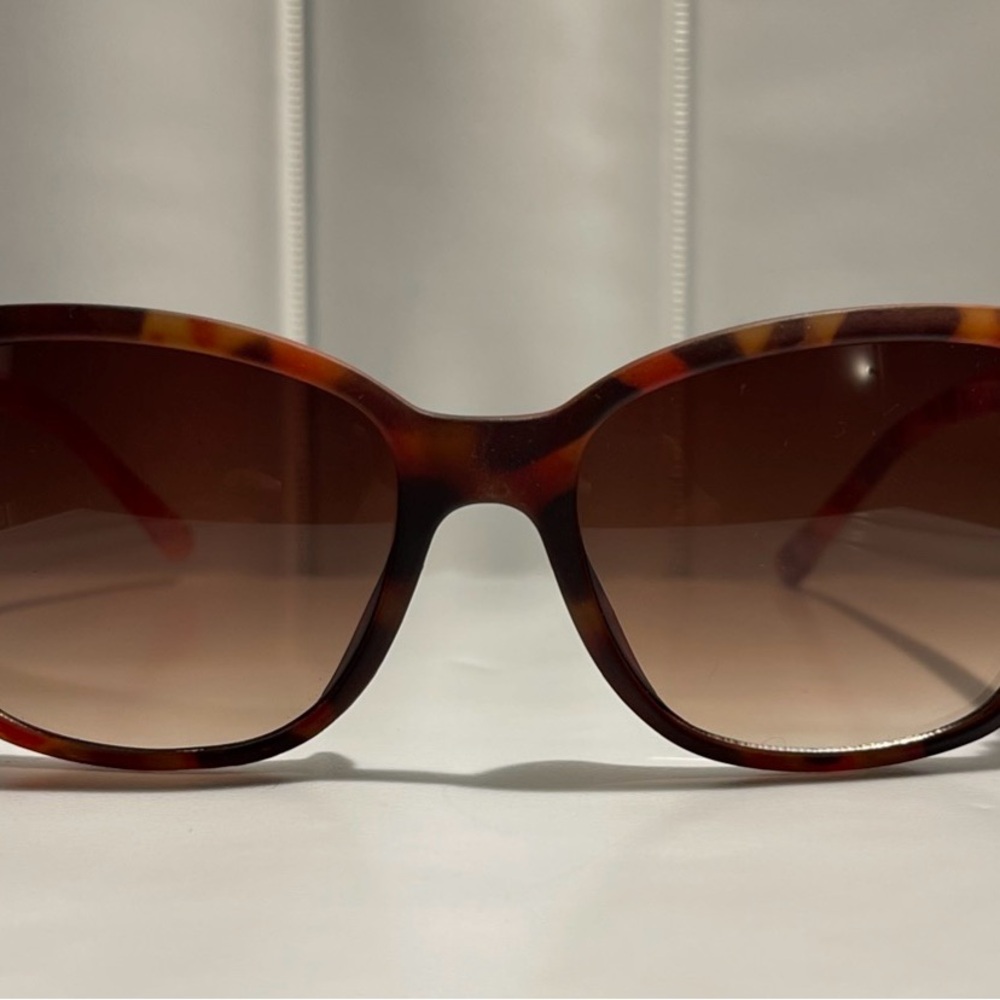 Foster Grant Fashion Mode Women Sunglasses